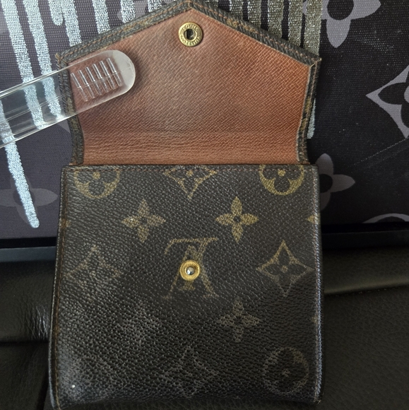 Louis Vuitton Momogram Snap Wallet - Picture 5 of 15